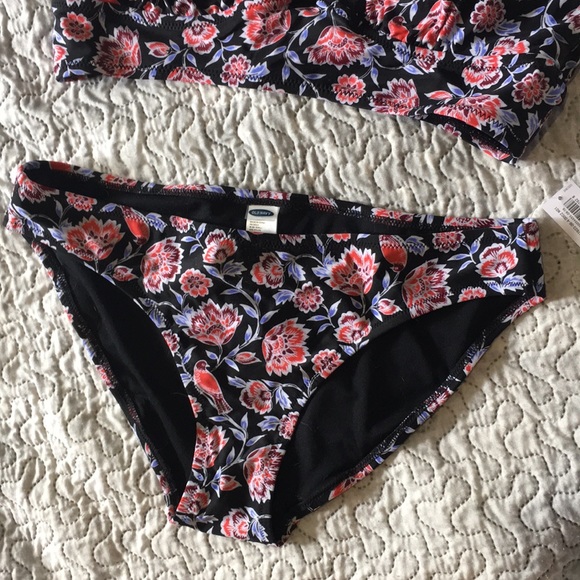 Bikini - Picture 3 of 6